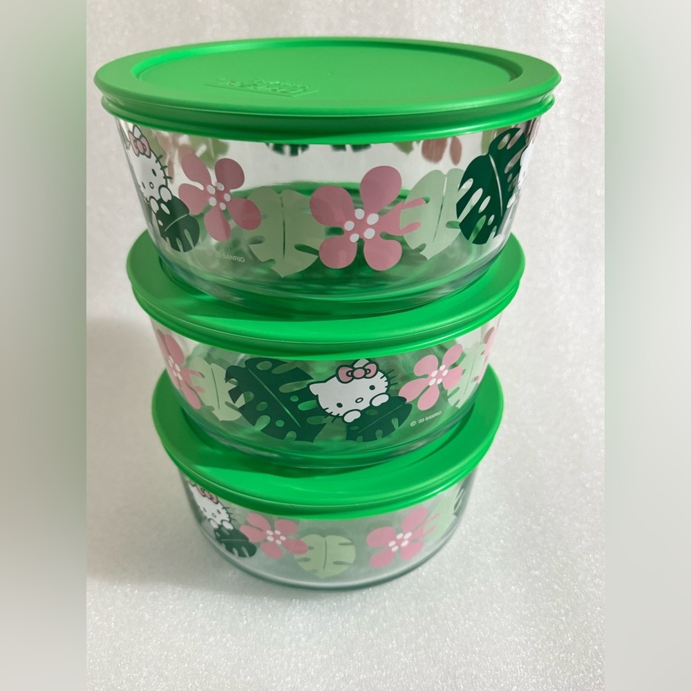 Hello Kitty Glass Storage Container with Green Lid Pyrex - Picture 2 of 8